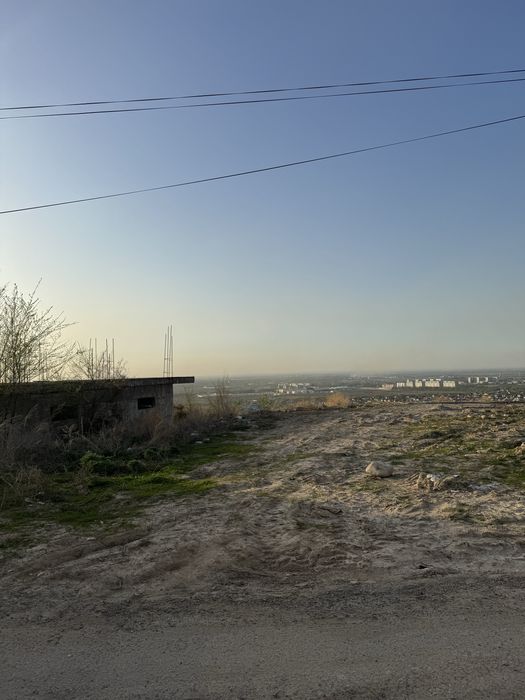 Участок с видом на город