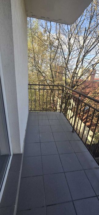 Dau în chirie apartament cu o cameră