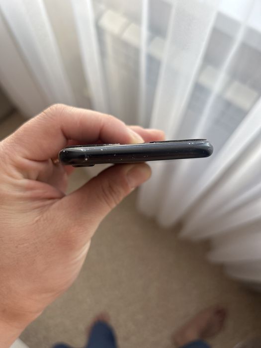 Aйфон SE 2020 64 гб