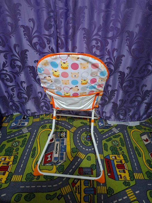 Vând scaun de masă pentru bebeluși și copii