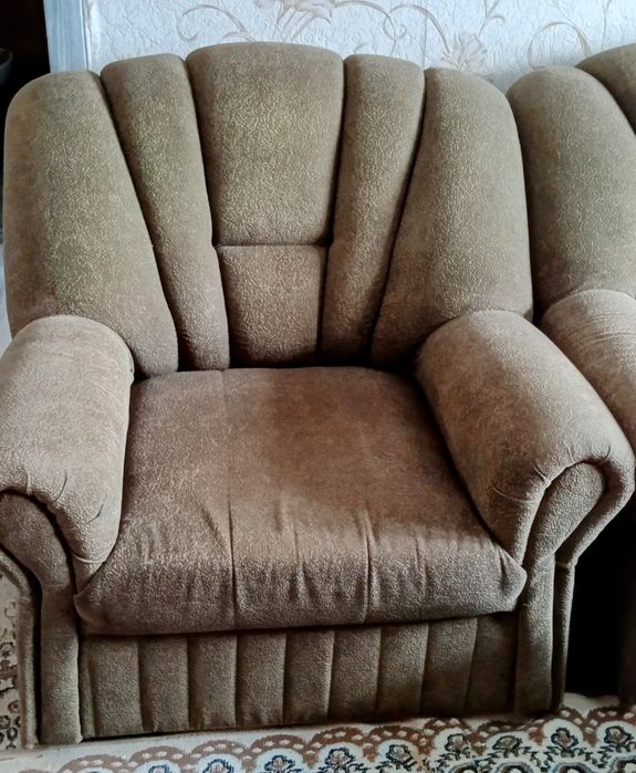 Диван и два кресла