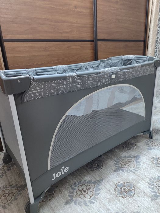 Продам манеж Joie