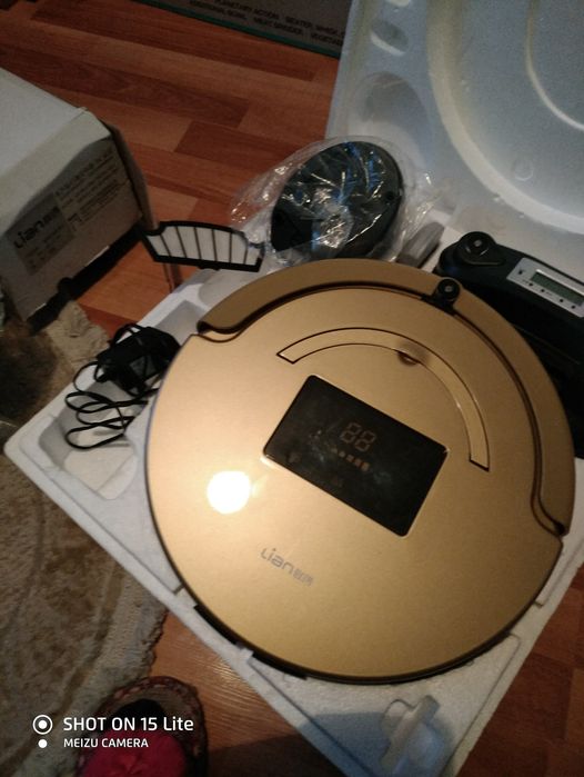 продаю робот-пылесос  Lian
