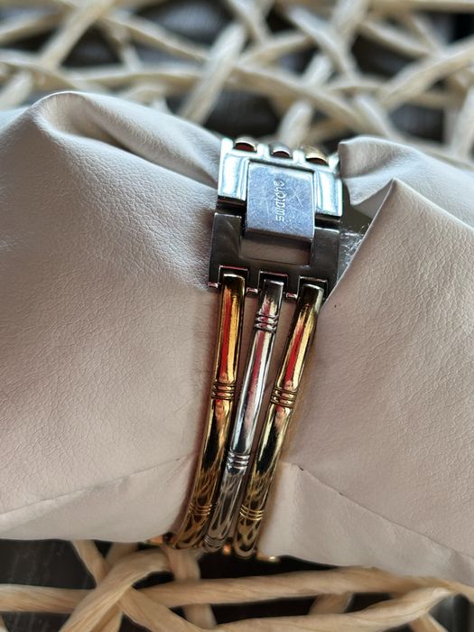 Ceas dama ultraslim colectie Swatch Tri-Gold SFK240A