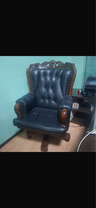 Продам кресло кожаное
