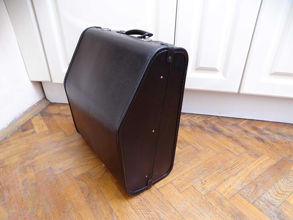 Много запазен куфар