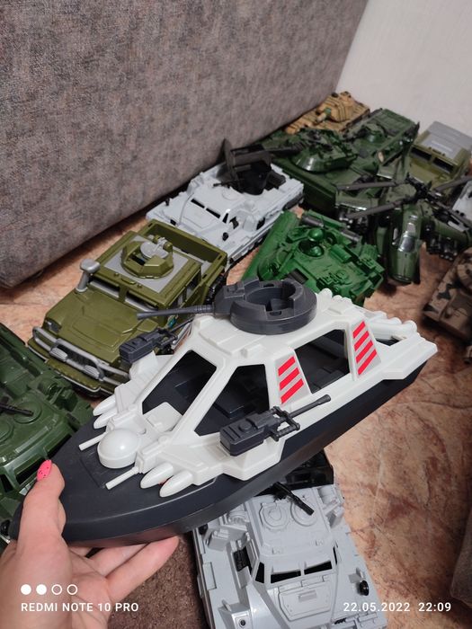 Игрушки военная техника. Большие .