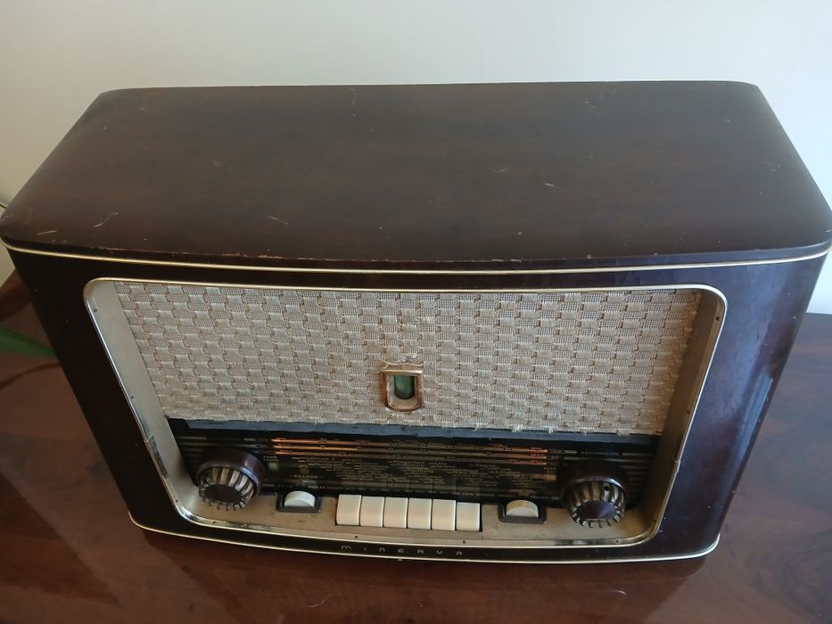 Radio cu lămpi Minerva Record W ,Viena,an 1955.