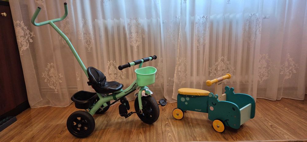 Vand biciclete si triciclete fara pedale  de la 30 lei la 200 lei