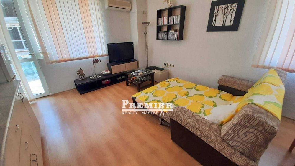 Продава се Двустаен апартамент в к.к. Слънчев бряг - 70 кв.м за 950 €/кв.м - Снимка #1