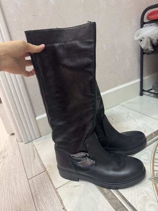 Сапоги женские продаю