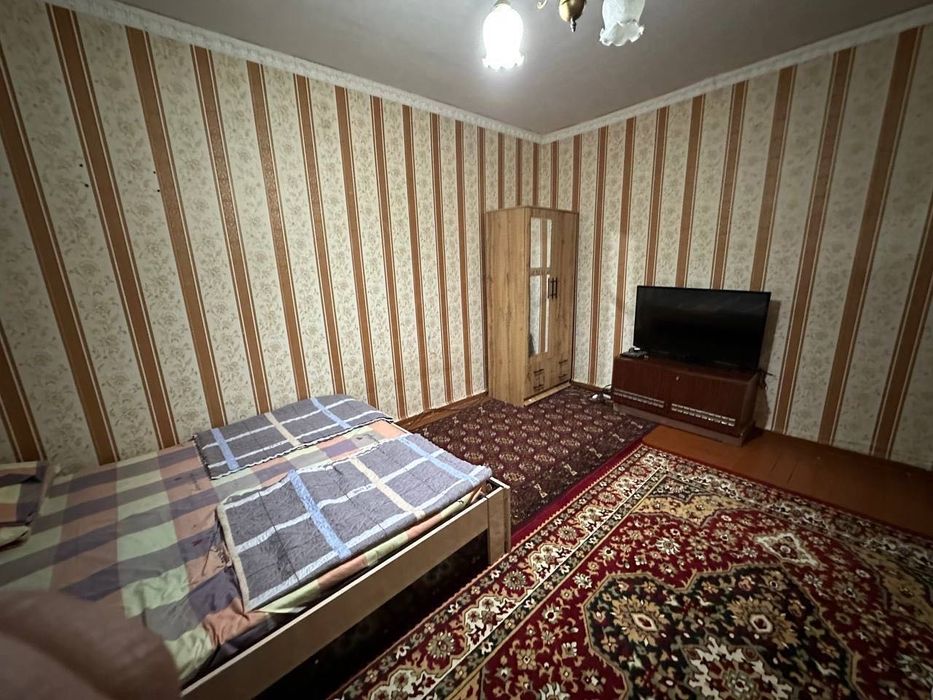 Сдается 1 комнатная квартира 
С обстановкой в горде Алмалыке
