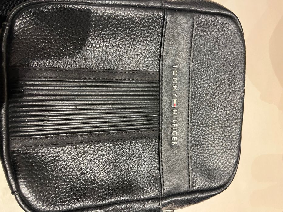 Tommy Hilfiger чанта през рамо