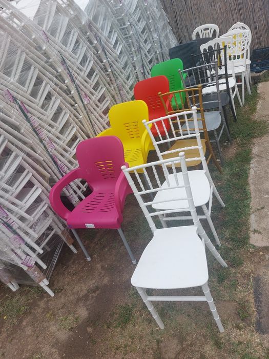 Vand mese, scaune, corturi NOI