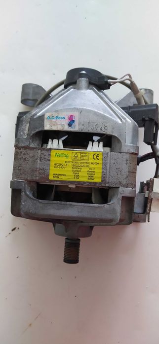 продаю двигатель на стиральную машину indesit