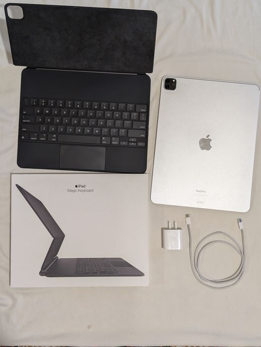 iPad Pro 12.9" M2 | 128GB + Magic Keyboard 

Xotira: 128GB 
Protsessor