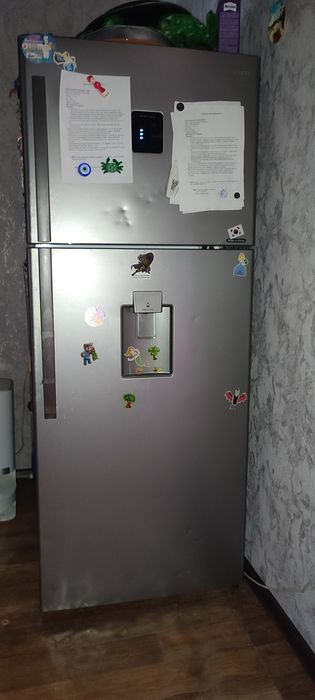 Холодильник большой