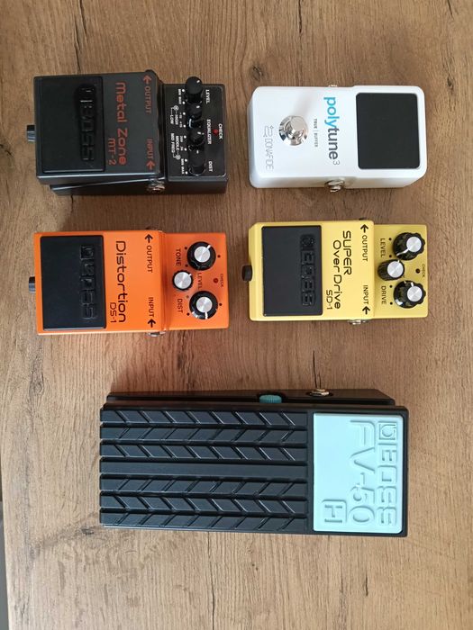 Vând pedale pentru chitare