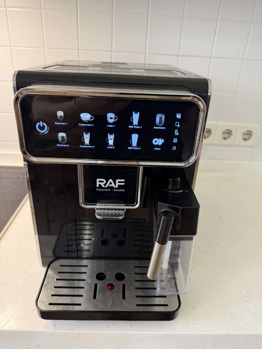 Продам кофемашину Raf
