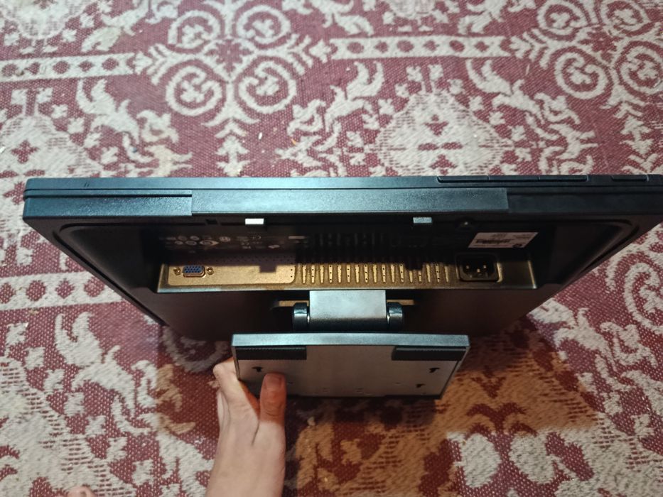 Vând PC plus monitor cu toate cablurile necesare