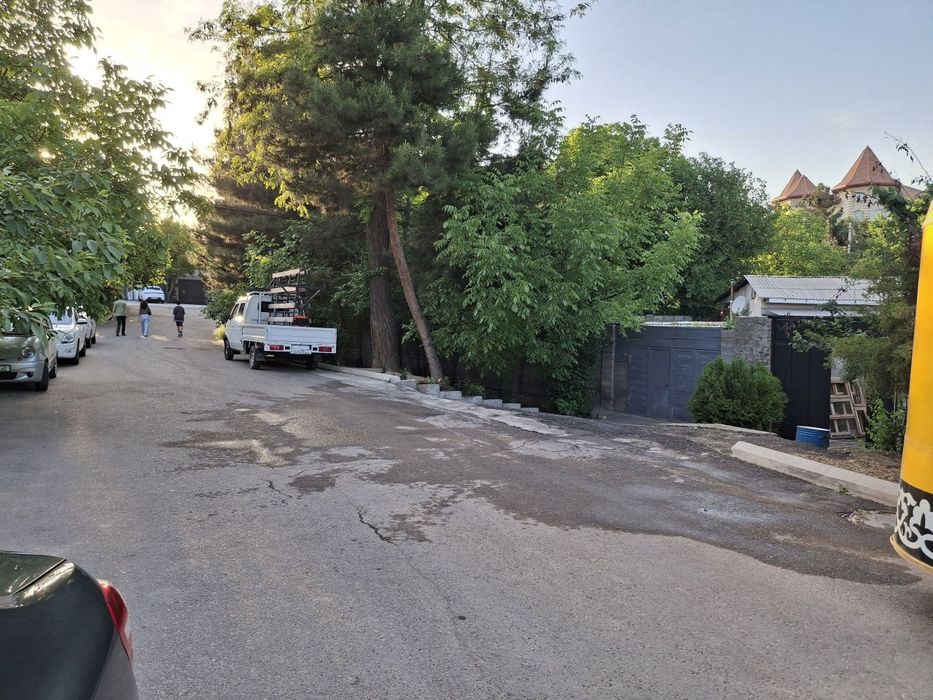 Ассалому алейкум. Ховли  Циолковскийда 2 томонлама