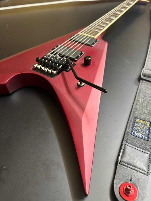 Chitara ESP LTD Arrow 1000 Candy Apple Red Satin