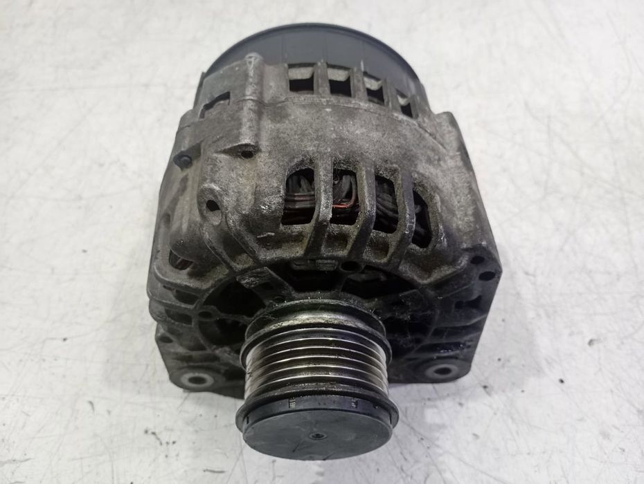 Alternator 8200537415 Dacia Logan 1 (facelift) (2007 - 2012) 1.5 dci K9K796
