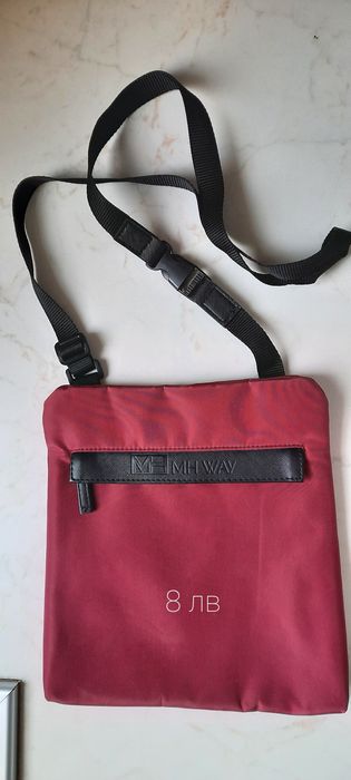 Различни чанти от кожа и плат