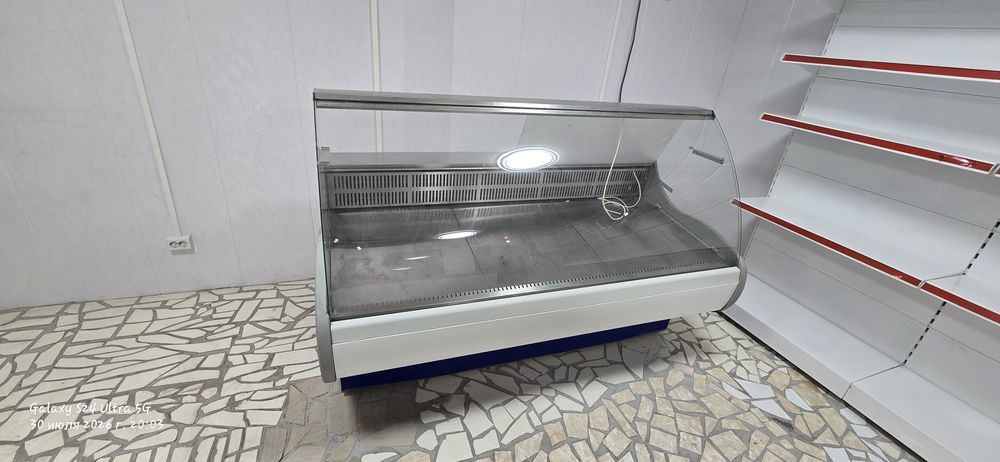 Продам витринный холодильник