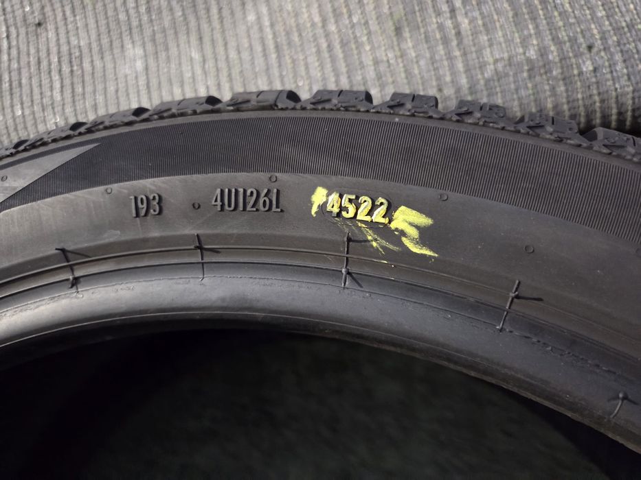 225 40 18 Pirelli