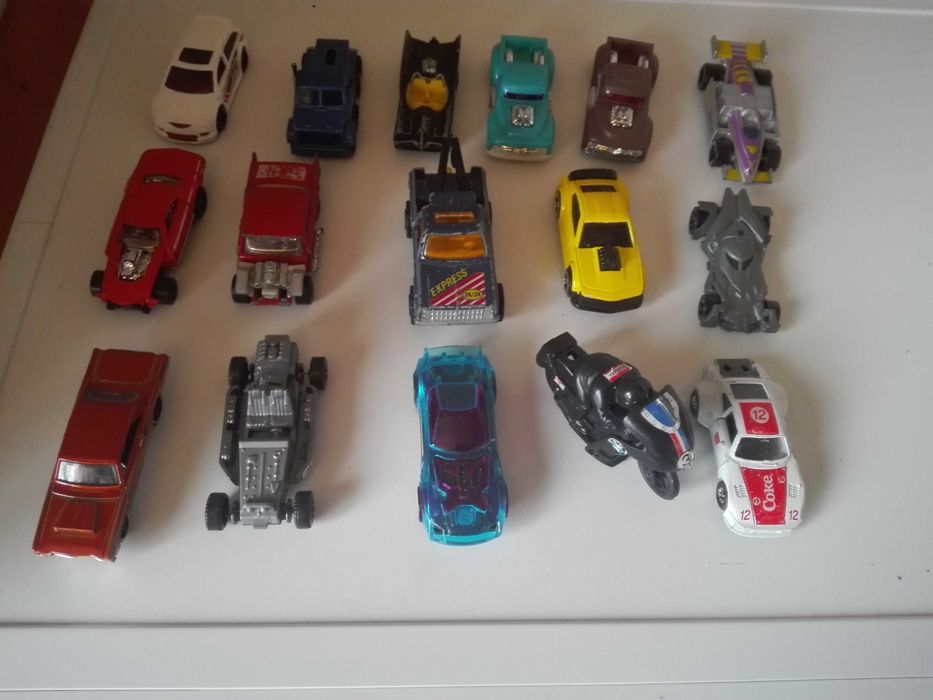 Динозаври , метални колички и професионален термометър за мляко.