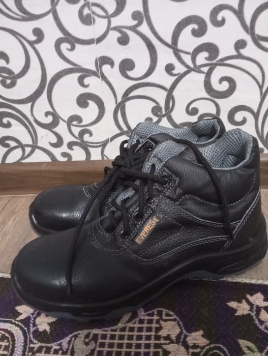 Продам батинки мужские 43  размер