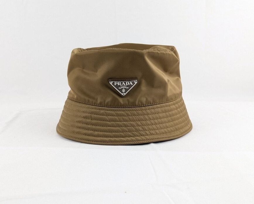 Шапка Prada Re-Nylon