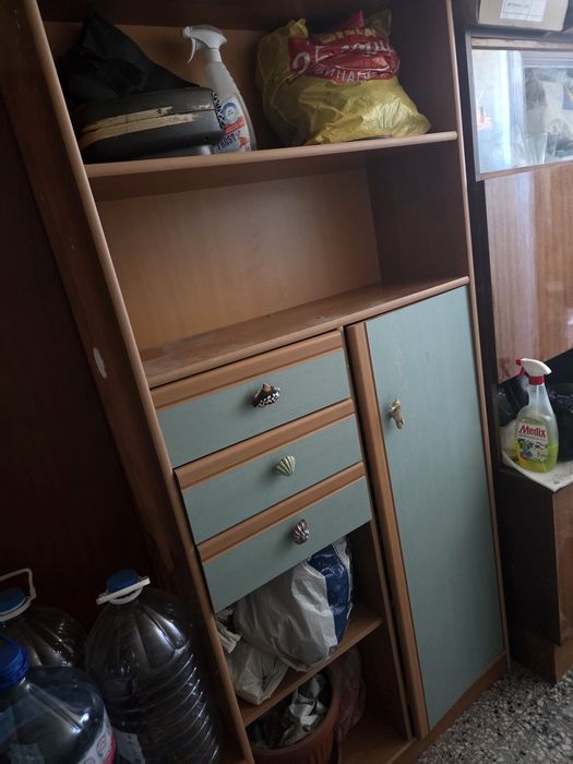 Бюро и библиотека