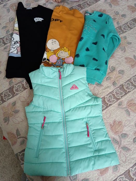 Продам кофточки  на девочку.