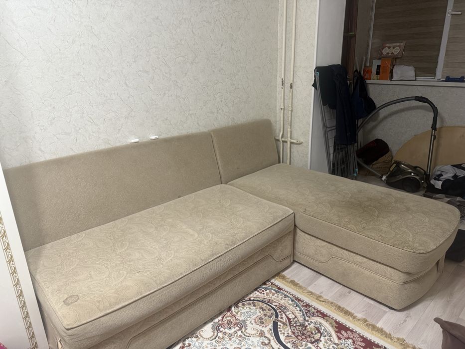 Диван сатылады срочно