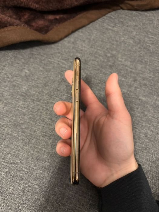 Vând iPhone 11 pro Gold