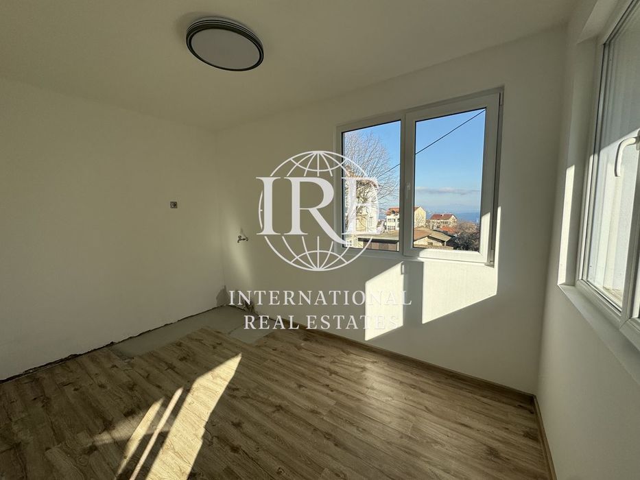 Продава се Тристаен апартамент в Варна, Галата - 100 кв.м за 1020 €/кв.м - Снимка #4