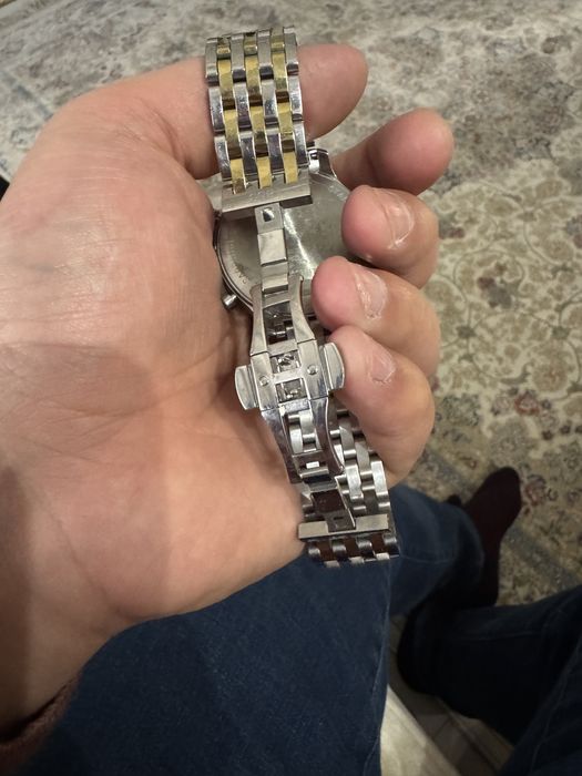 Золотые часы от бренда Tissot