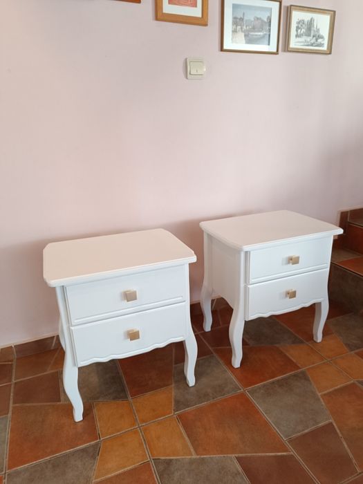 Noptiere model rococo din lemn masiv