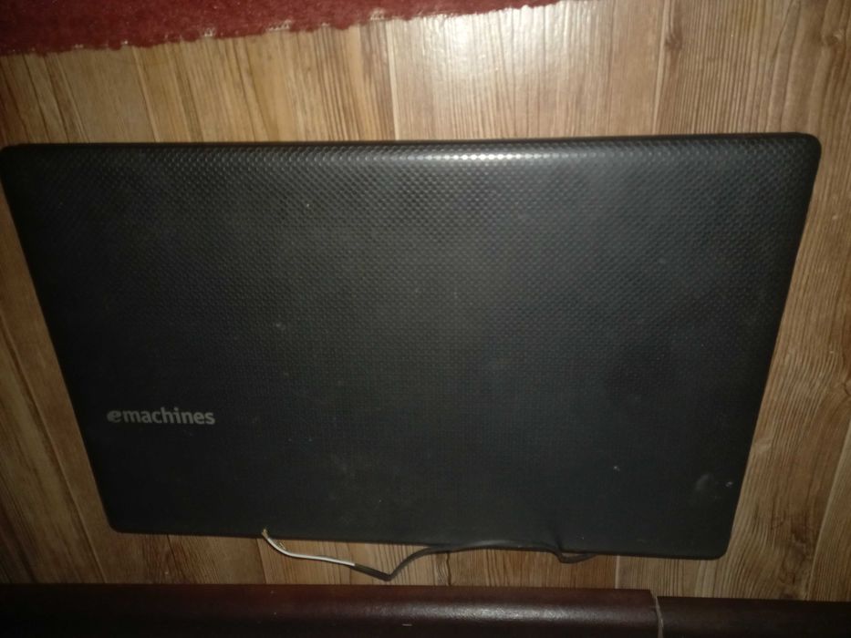 корпус ноутбука eMachines E732G матрицы нету