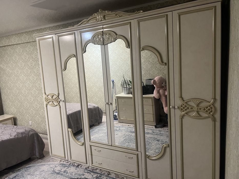 Продам спальный гарнитур без матраса