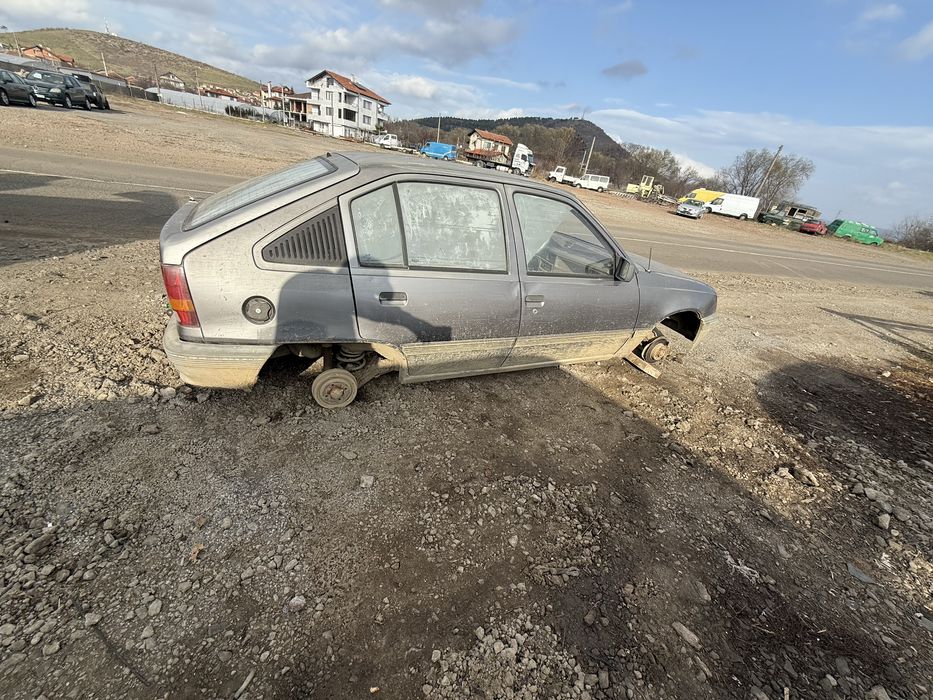 Опел кадет Д 1.2 на части