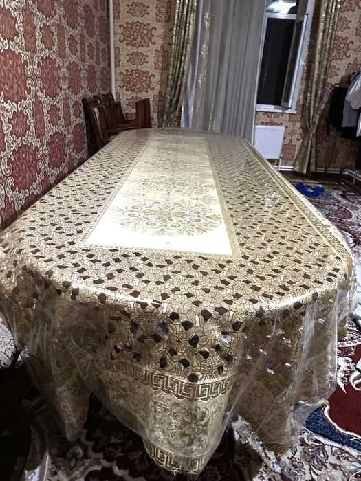 Stol stullari bilan Komplekt holati ideal!