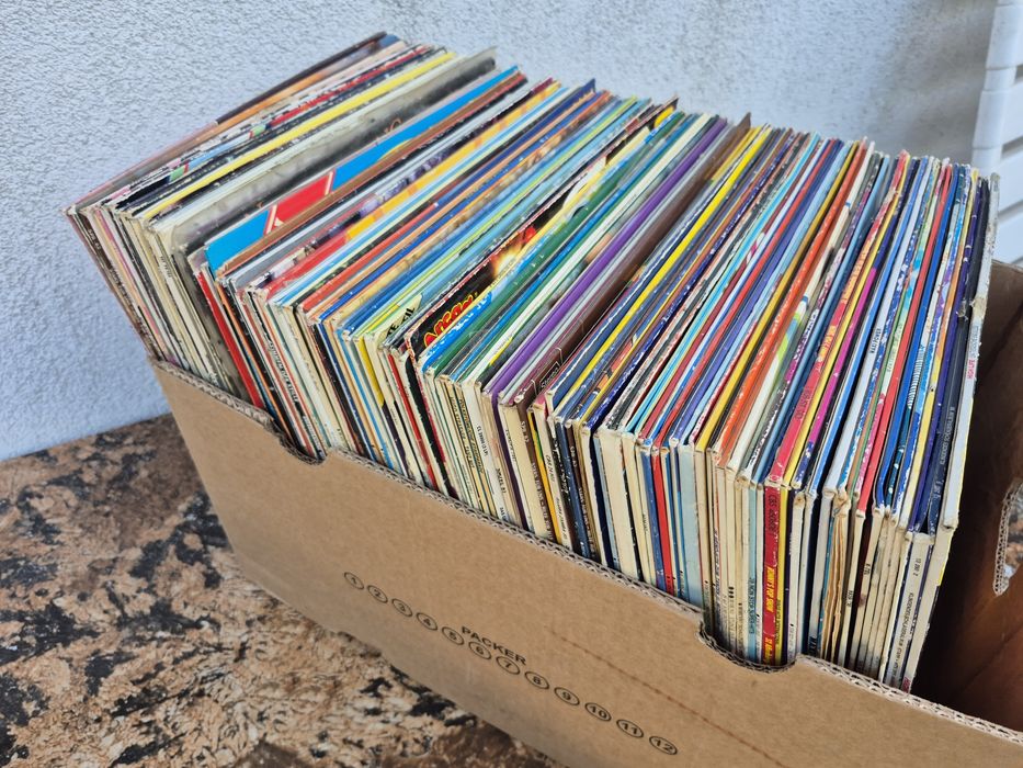 Vând Lot 250 lp Discuri Vinil colectie muzica usoara straina mixta