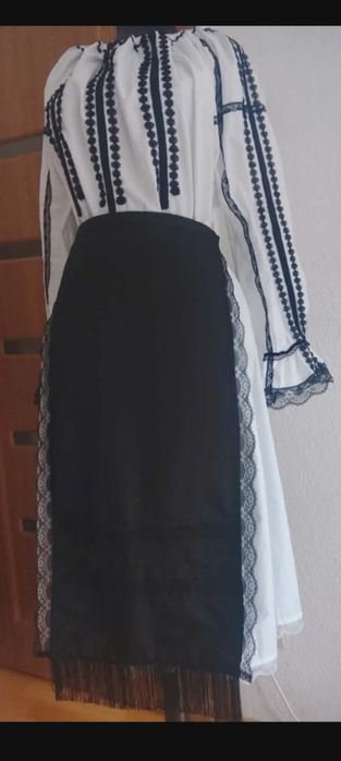 Costum popular nou, fara etichetă
