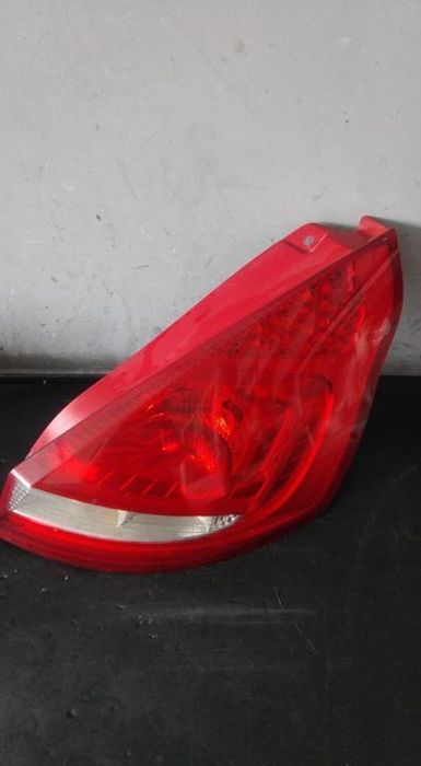 Stop tripla lampa dreapta ford fiesta 6 cb1 ccn 8a6113404