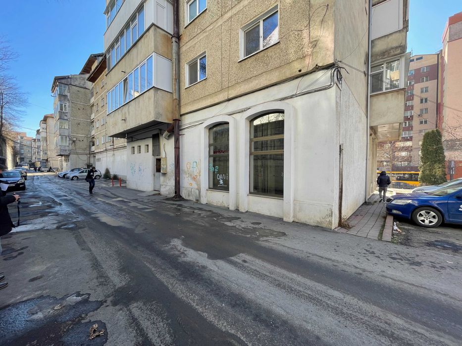 OFERTA! Spatiu parter bloc central Piatra Neamt 443m²-5.90€