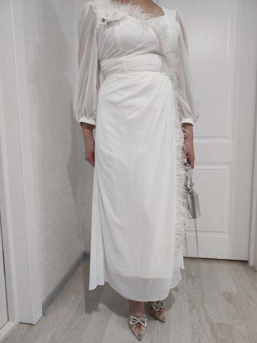 Продам в комплекте шикарное платья