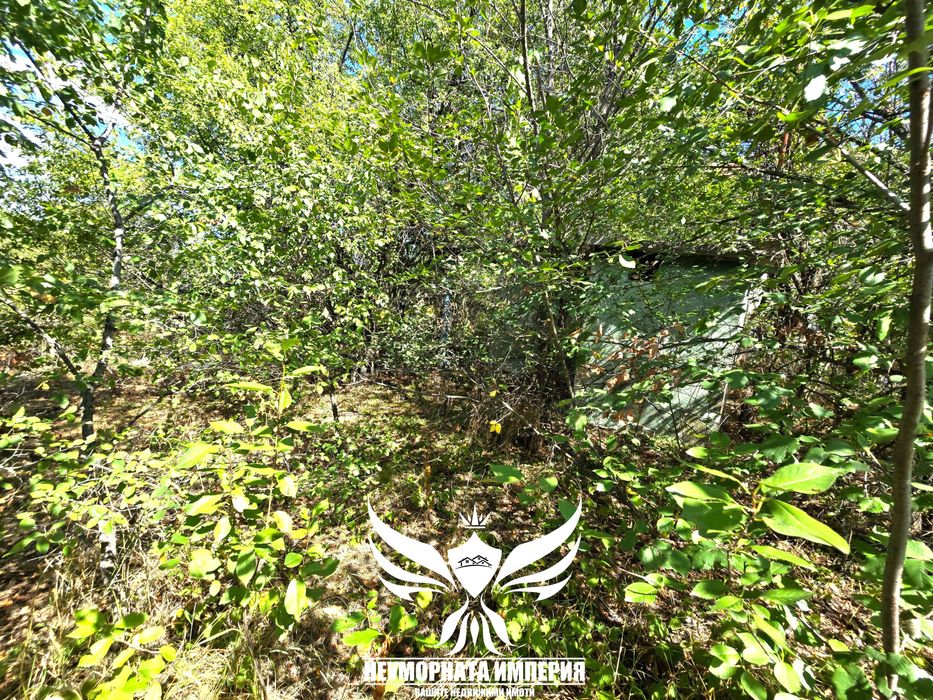 Продавам парцел УПИ с постройки 23кв.м. с 993кв двор село Ахматово